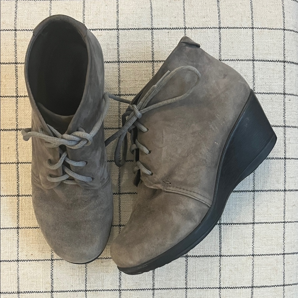 Dansko Like New Renee Suede Gray Wedge Ankle Boots